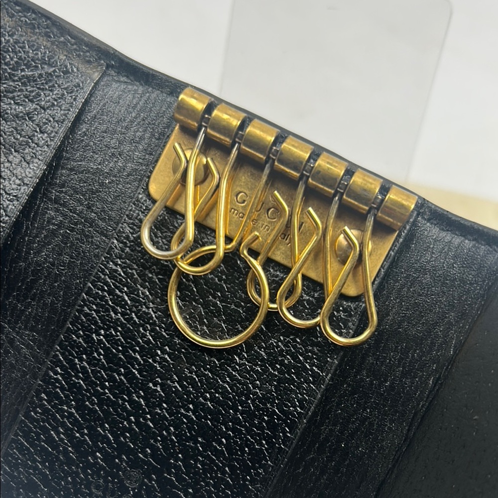 GUCCI Black Leather six key holder with Gold Bee - Picture 7 of 10